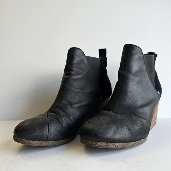 Toms black wedge black leather and suede booties women's 9.5 flawed - Picture 9 of 9